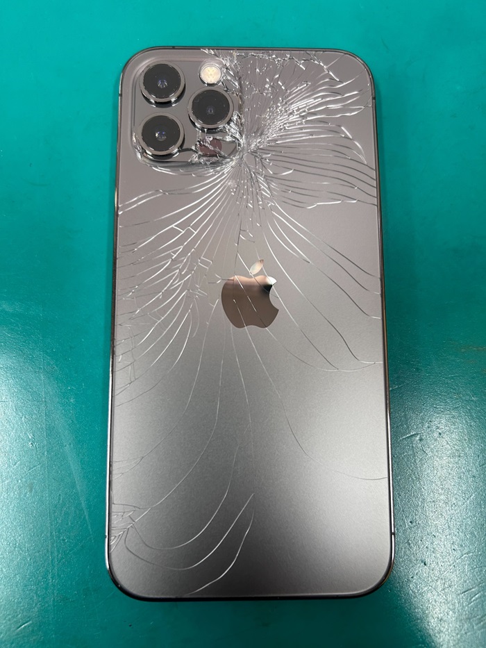 豊川市】iPhone12Proの背面修理・交換🌟【背面割れ】